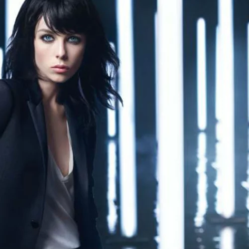 YSL: Προσφέρει μια νύχτα με την Edie Campbell 